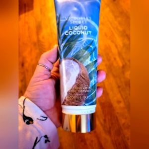 COPY - Victoria's Secret Liquid Coconut 🥥 fragrance body lotion ♥️